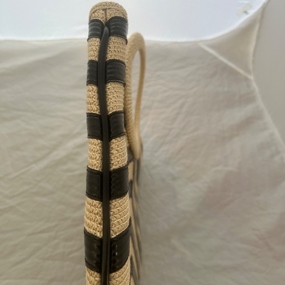 Vintage Liz Claiborne Black and Cream Chevron Flat Bag with Hoop Handles - Picture 6 of 11